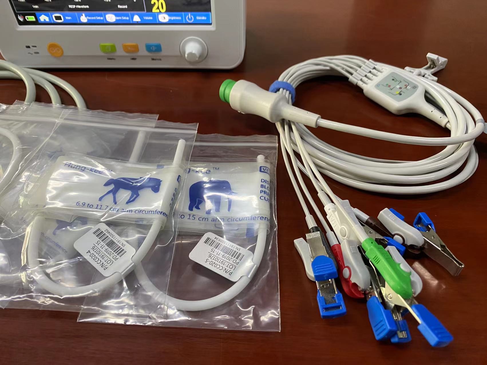 Монитор экрана TFT LCD портативный ветеринарный терпеливый с измерением Temp ECG SPO2 NIBP