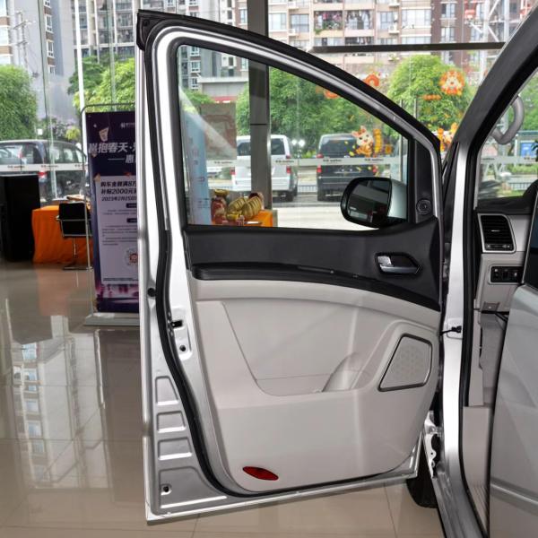 Сделанный в 2022 году JAC M4 2.0L СНГ Электрическое рулевое управление Евро VI Средне-Большой MPV 4 двери 7 мест