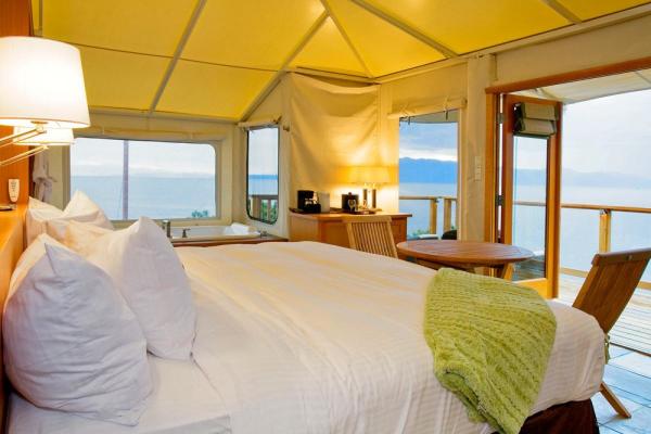 Hotel Lodge Luxury Resort Tents , Glamping Hotel Tent High Temperature Resistance