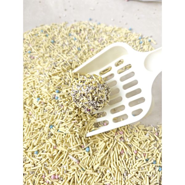 Plant fibre cat litter with fast clumping low dust and superior odor control available in bulk packaging and multiple scent varieties
