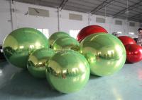 Les boules accrochantes de disco de sphère de taille de double couche de PVC de boule gonflable faite sur commande verte rouge de miroir montent en ballon pour annoncer des événements