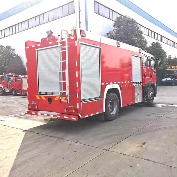 HOWO Emergency Rescue 10tons Water Dry Powder Foam Combination Fire Fighting Truck