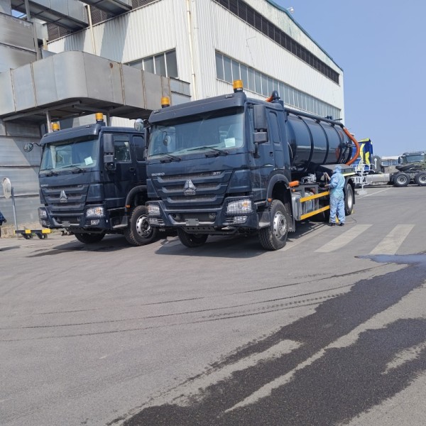 HOWO 15CBM Vacuum Sewage Suction Truck with 6×4 Drive Type and Hydraulic Tipping Discharge for Septic Tank Cleaning