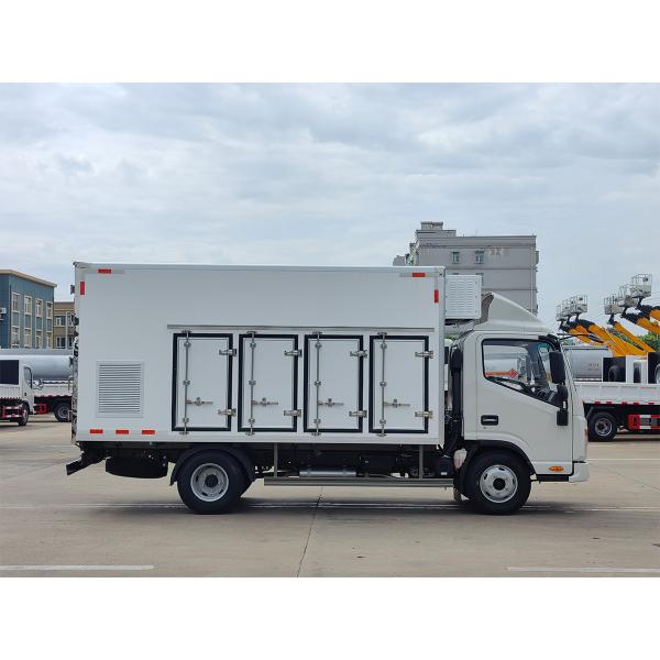 JAC 4x2 camion réfrigérateur de crème glacée à la main gauche avec norme d'émission Euro II et régulation de la température de -10 à -15 °C