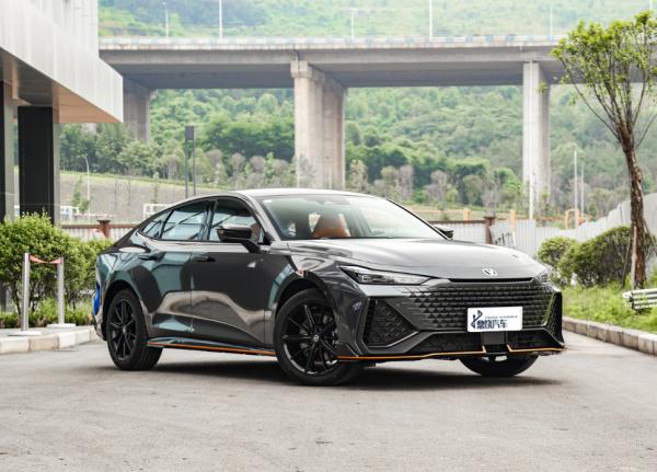 Em bom estado Sport Automático Chang An EV Changan UNI-V 5 lugares 5 portas carro a gasolina