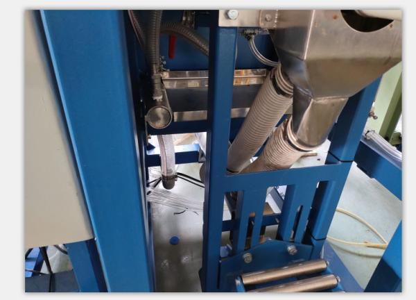 Customized Semi Automatic 25 Kg Digital Filling Weighing Machine 100-300 Bags Per Hour ±0.2%@2δ Accuracy