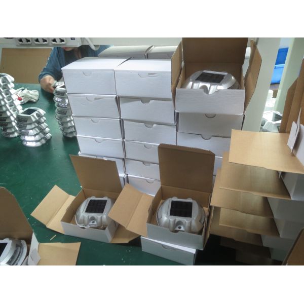 Roadsafe LED Solar Road Stud with 5mm Ultra Bright LED and 20 Tons Resist Compression in Aluminium Alloy