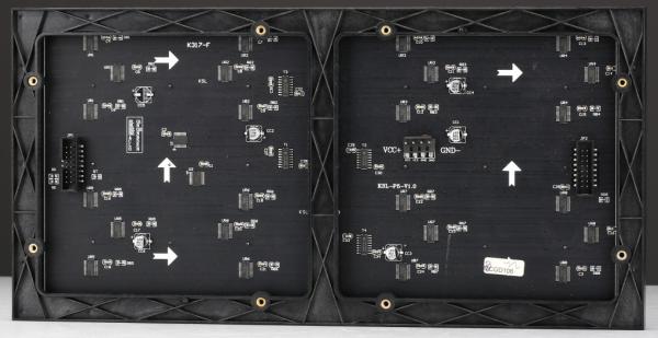 O diodo emissor de luz interno da propaganda de 1G1R1B P4mm indica o brilho alto de cor SMD2121 completa