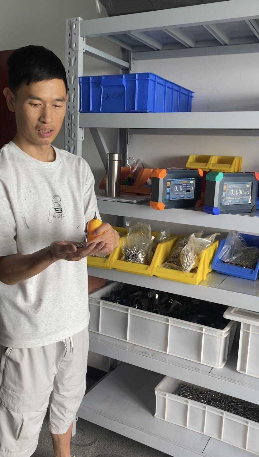 Handheld DC Resistance Tester with 0.2% Accuracy Multi-range Current Output and Auto-Ranging Measurement