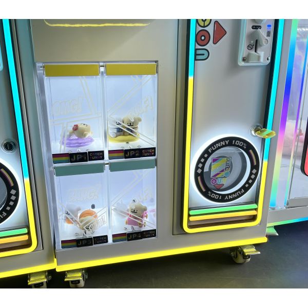 Dreamland 28 Clips Coin Operated Win Clip Machine Mini Prize Gift Vending Game Machine for Arcade Retail Store