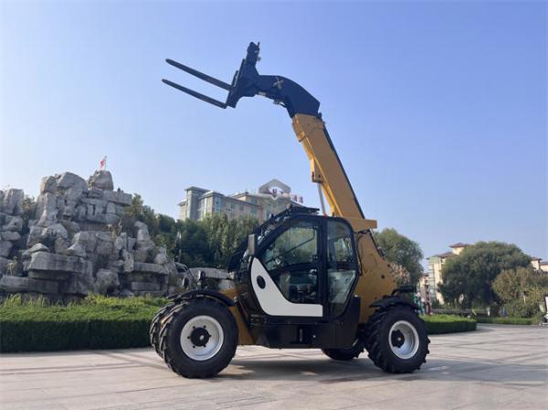 RT120E Max Lifting Height 67.9m 120 Ton Hydraulic Rough Terrain Crane