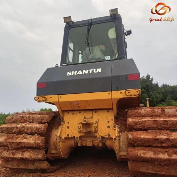 SD22 Shantui Yellow Crawler Bulldozer for dry land and ROPS/FOPS Certified Cabin