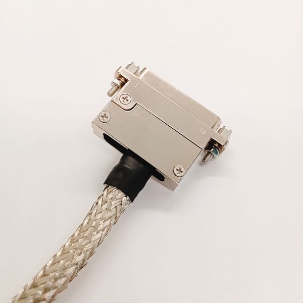 Metal Electrical Plug Connector 9 Pin - 144 Pin Mini D Connector With Shielding Braid Cable Clipper