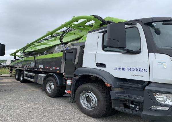 Caminhão do cimento da bomba de ZOOMLION 315KW para a construção brandnew