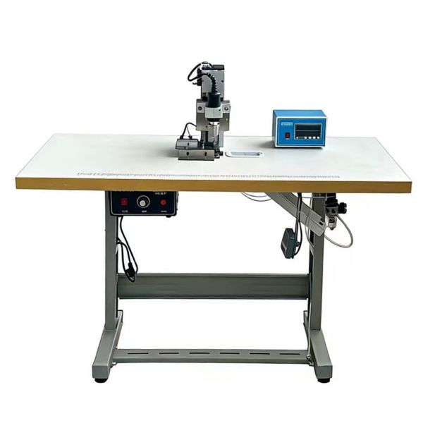 Industrial Grade Trademark Welding Machine, Power 2000W, Voltage 220V/110V