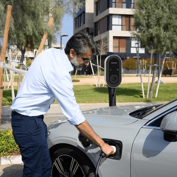 3.5KW Wall Box EV Charger for Red Tesla Outdoor Charging Pile Grid Frequency 50Hz±10Hz
