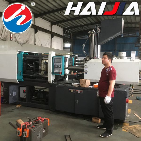 Large Size Plastic Products Bakelite Injection Molding Machine Designed to Handle PVC Material Processing with Performance