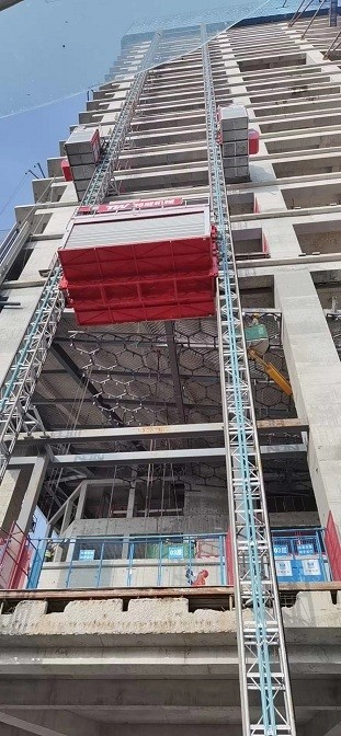 SCE400G Подъемник пассажирского материала с двойной мачтой и электрическими прокатными дверями