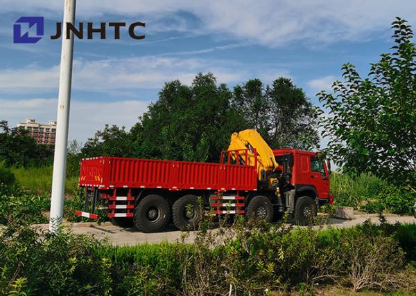 Sinotruck Howo 8x8 tout le camion de cargaison d'entraînement de roue avec des grues de 30t 13t