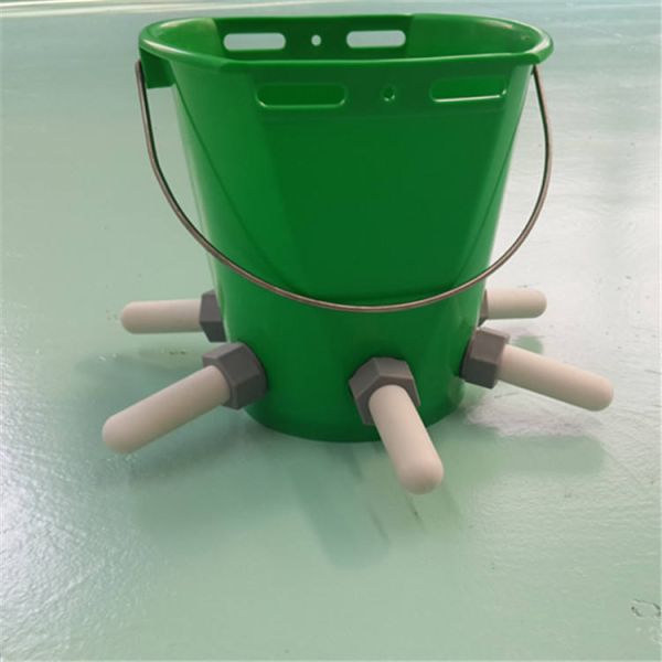 Portable 8L Capacity Multi Teat Lamb Feeding Bucket with Metal Handle for Sheep and Livestock