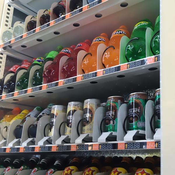 Self Service Touch Screen Kiosk Large Capacity Candy and Snack Vending Machine