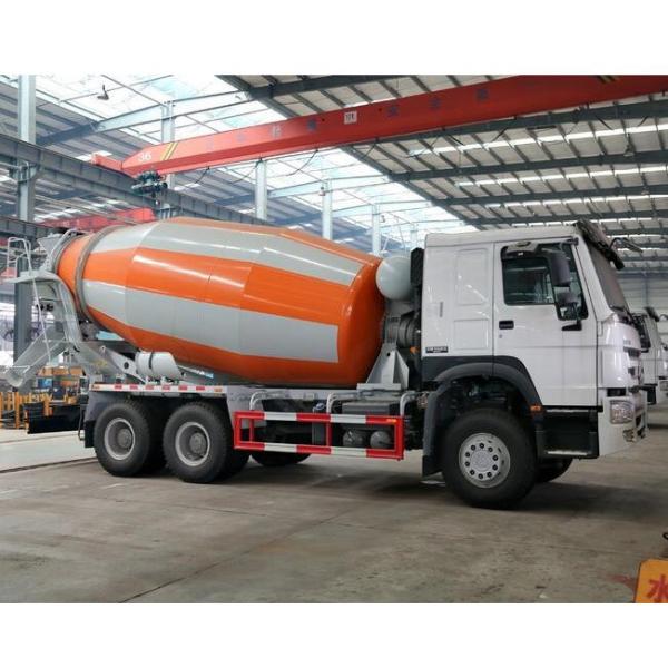 Camion blanc de mélangeur concret de Howo 6x4 Howo, réservoir d'eau de mélangeur concret