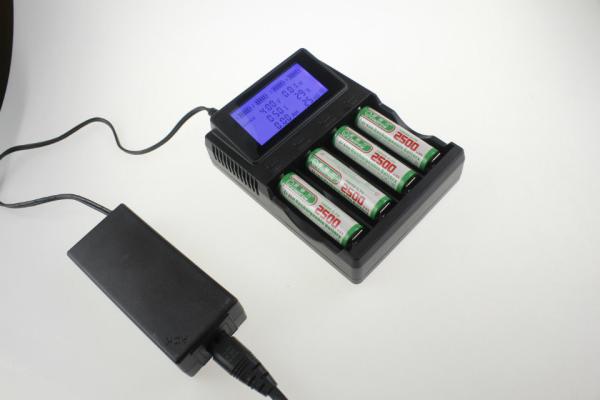 Multifunctional Li-Ion / Ni-Mh 4 Bay Battery Charger Electrical 50Hz-60Hz Frequency