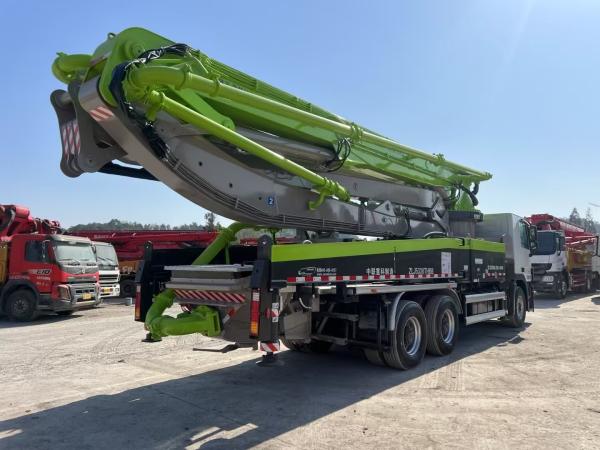 Zoomlion 47m Boom Pump Truck for construction site, for sale at preferential price