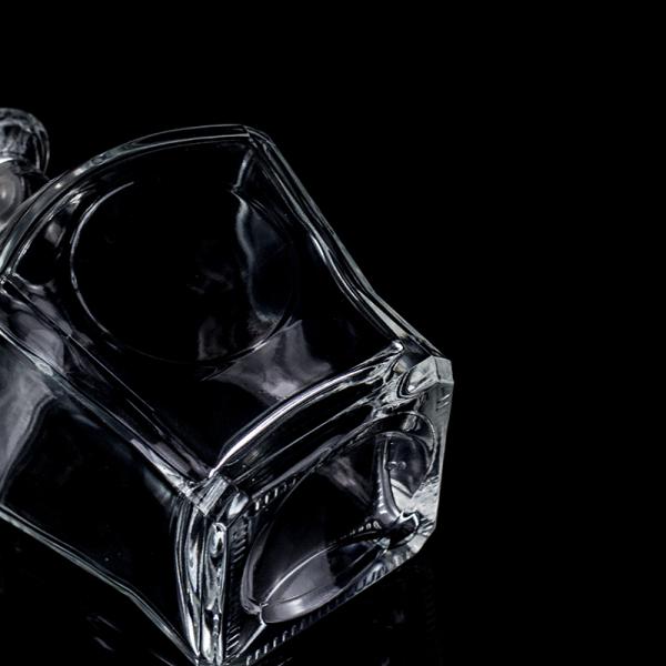 Clear or Customized Super Flint Glass Whiskey Bottle 700ml 750ml with Cork Stopper