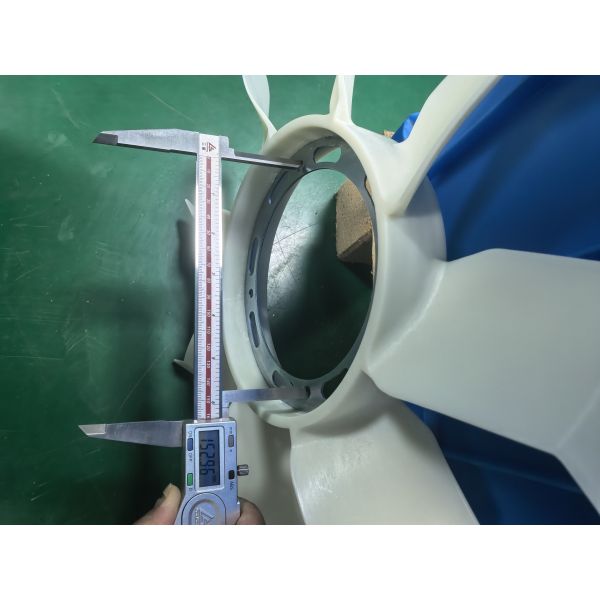 Dynamically Balanced Fan Clutch Blade with Bolt-on Mounting and Powder Coated Finish for Engine Cooling