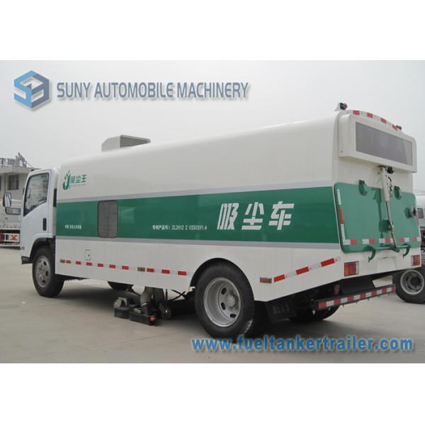 Dust Sunction Isuzu Sanitation Truck , 6 Wheels 4 X 2 3500KG Road Cleaning Truck