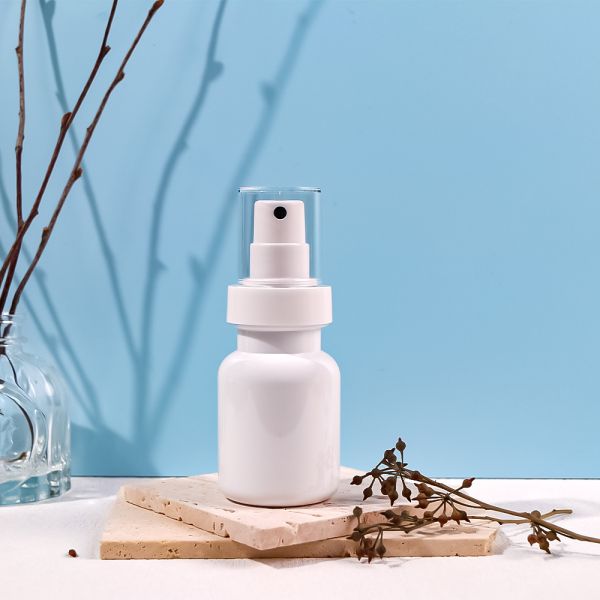 Matte White Plastic Cosmetic Bottle with Dual-Accessory Spray/Pump and Food-Grade PET Material for Skincare