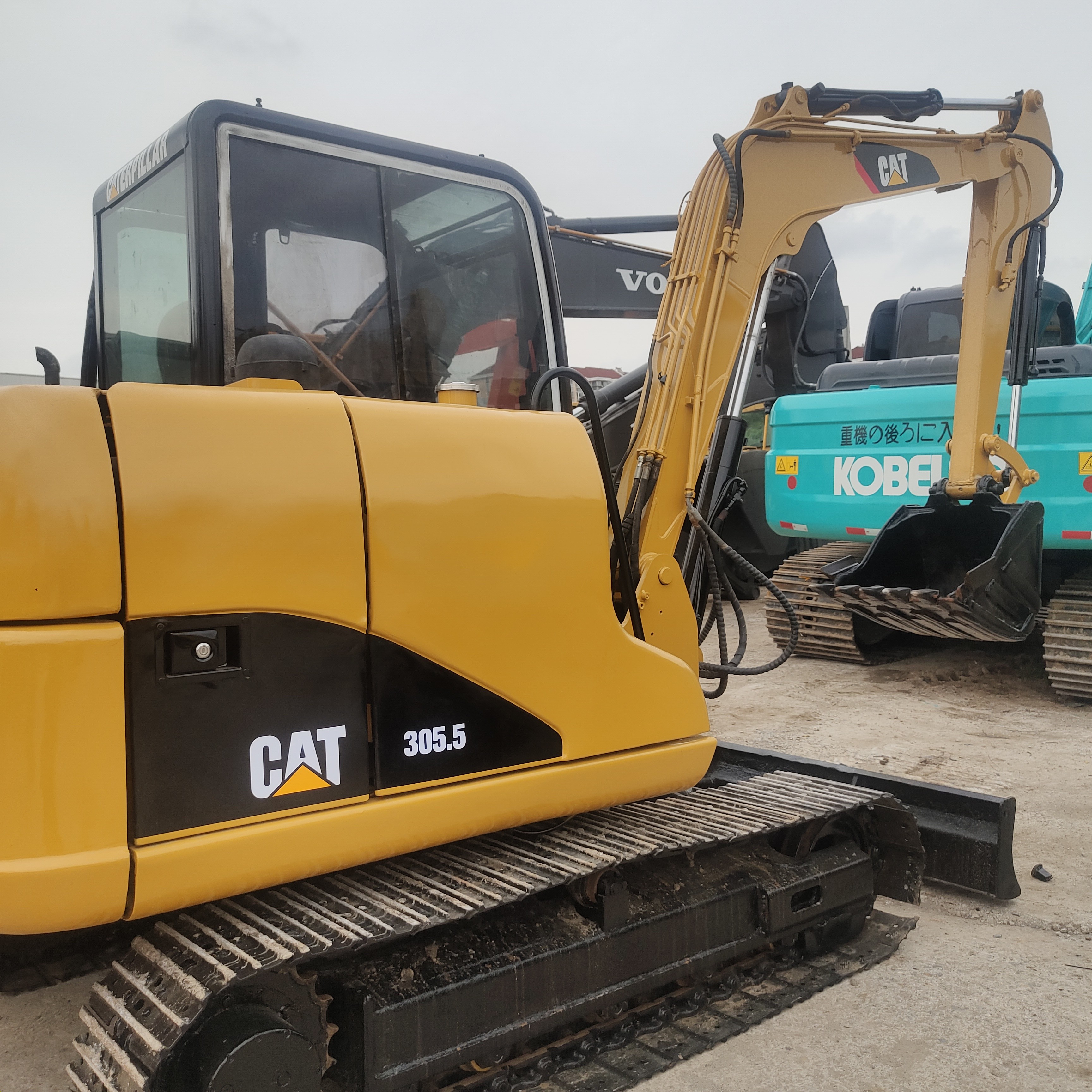 5 тонны ползучий тип CAT 305.5 Подержанные экскаваторы Хорошее качество
