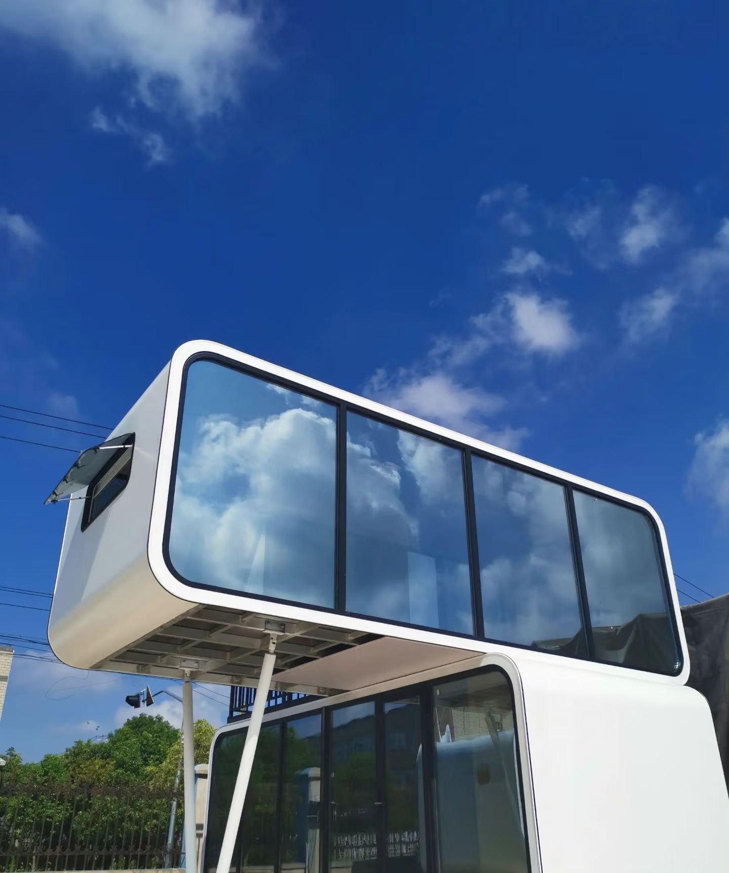 High Temperature Resistance Soundproof High-End Mobile Apple Pod Cabin Capsule Container House with Sandwich Panel for Hotel Use