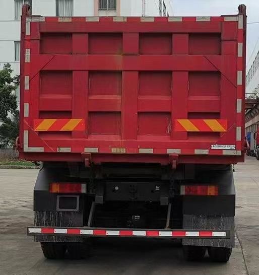Dongfeng Liuqi 8.5M Three Axle 3 Seater Rear Wheel Drive Dump Truck Manual Transmission
