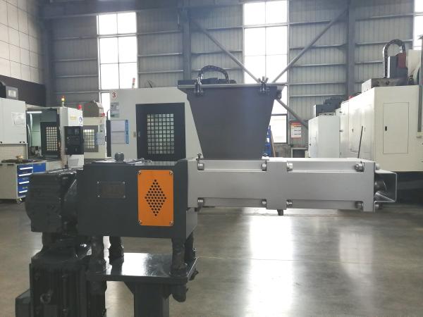 Alimentador auxiliar dobro do lado da máquina da extrusora de parafuso do tipo de primeira classe do mundo do elevado desempenho para