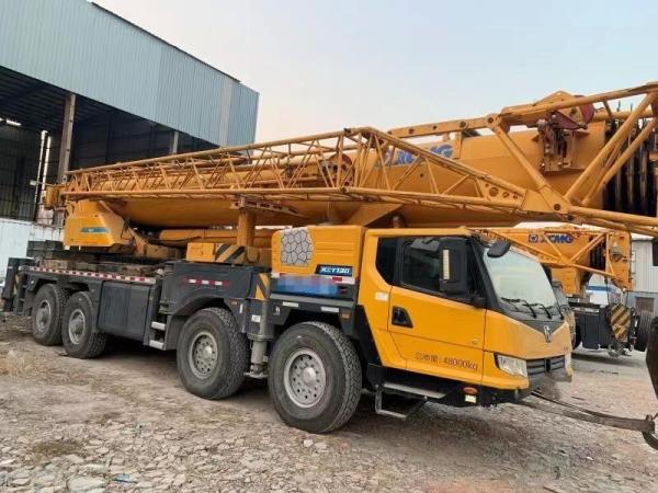 Crane télescopique pliante de 90 tonnes montée sur un camion
