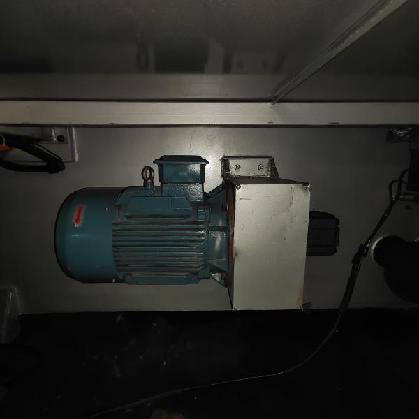 Использованная 150Т белая гидравлическая стальная режущая машина для пластиковой пленки и лазера