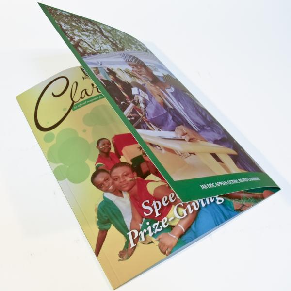 Collez 4p obligatoire, le service SGS-COC-007396 de magazines du commerce d'impression de papier d'art de 250gsm C2S