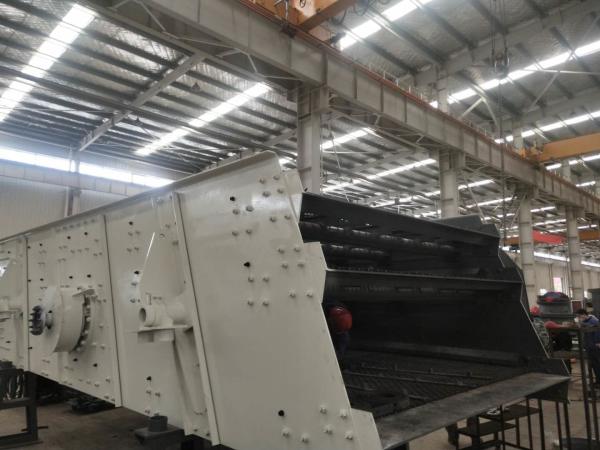 200mm Max Feed 750 T/H Stationary Vibrating Screens