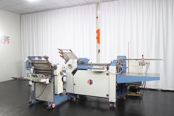 Máquina de dobramento de papel do folheto comercial com relação de controle do tela táctil