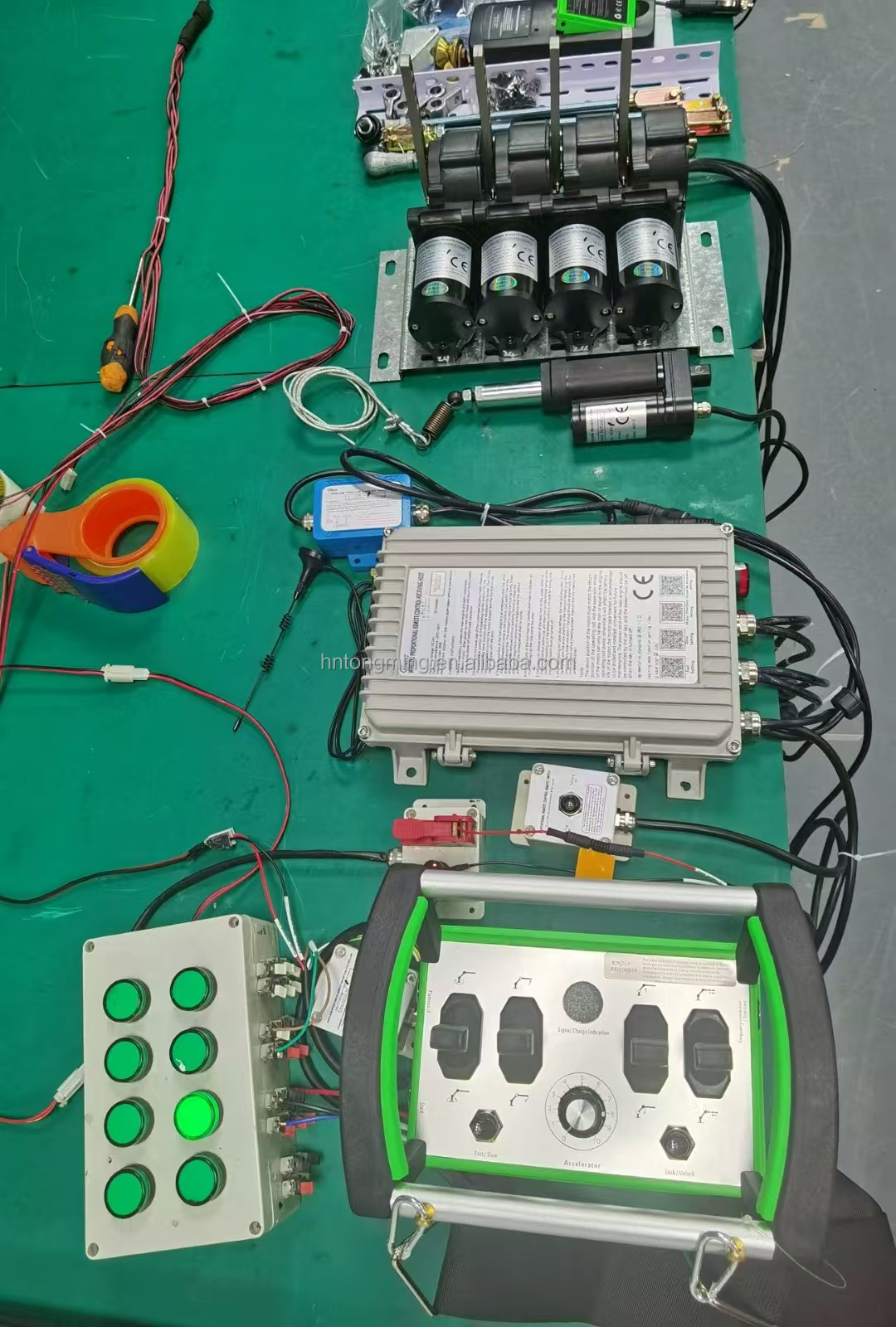 OEM Customizable 4-Link Industrial Wireless Remote Control for Construction Machinery Parts Shipped to Slovenia