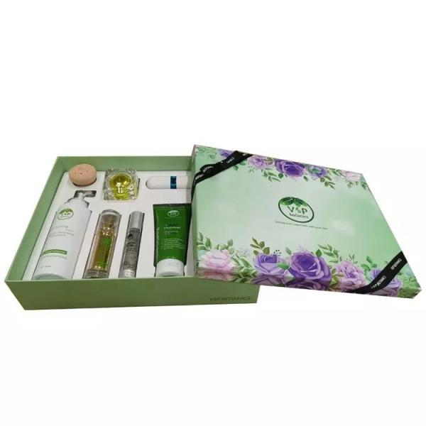 Hard Paperboard Luxury Cosmetic Packaging Boxes Magnetic Closure
