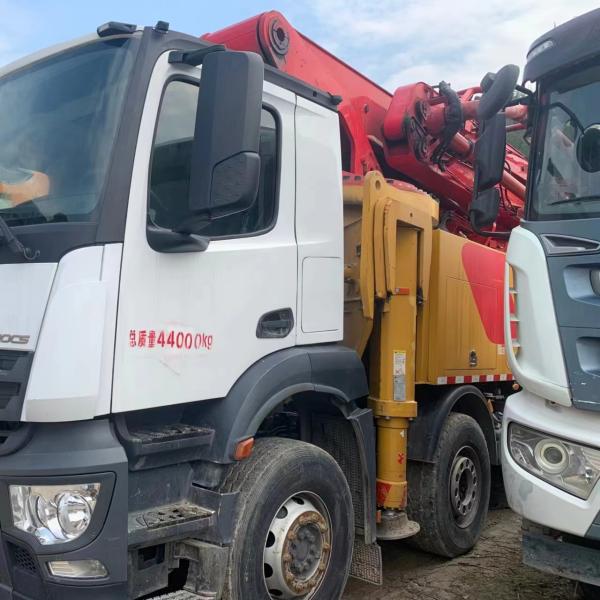 2013 49м 56м 62м Эффективное дистанционное управление Бетонный насос 50м Вертикальный охват совместим с большинством грузовиков