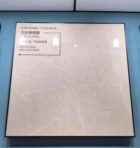 Carreaux beige résistant aux rayures de qualité AAA et carreaux de porcelaine vernis poli pour le salon
