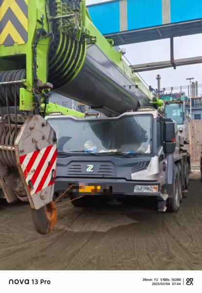 Green BrSuper-Above Truck Crane Zoomlion 220ton Hydraulic Mobile Crane Maximum Lifting Height 883m and Spare Parts