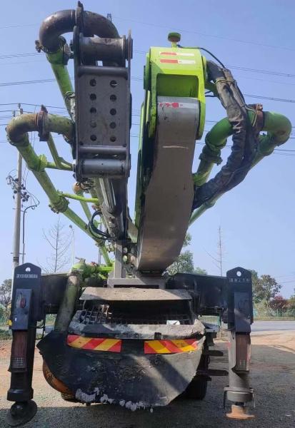 Condition stable et entretien de base pour les camions de pompage de béton usagés Zoomlion 56 m inventaire des camions de pompage