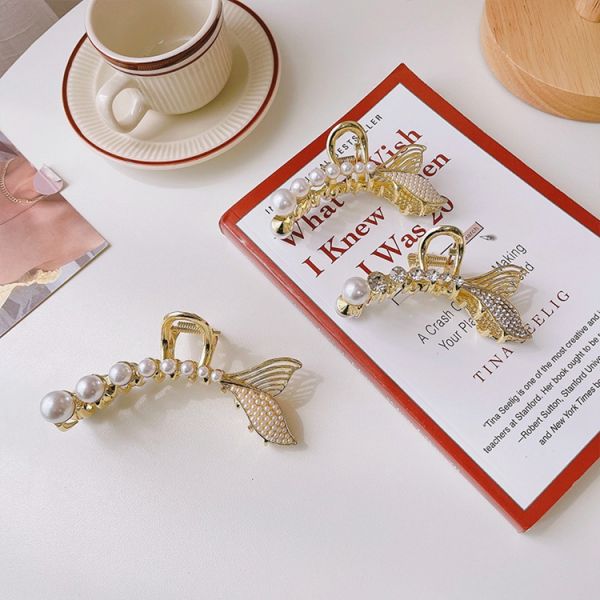 2025 New Fish Tail Temperament Pearl Hairpin Shark Clip