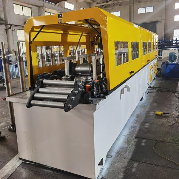 Máquina para formar molduras de portas de trilhos de mão usada Máquina de obturação de rolamento