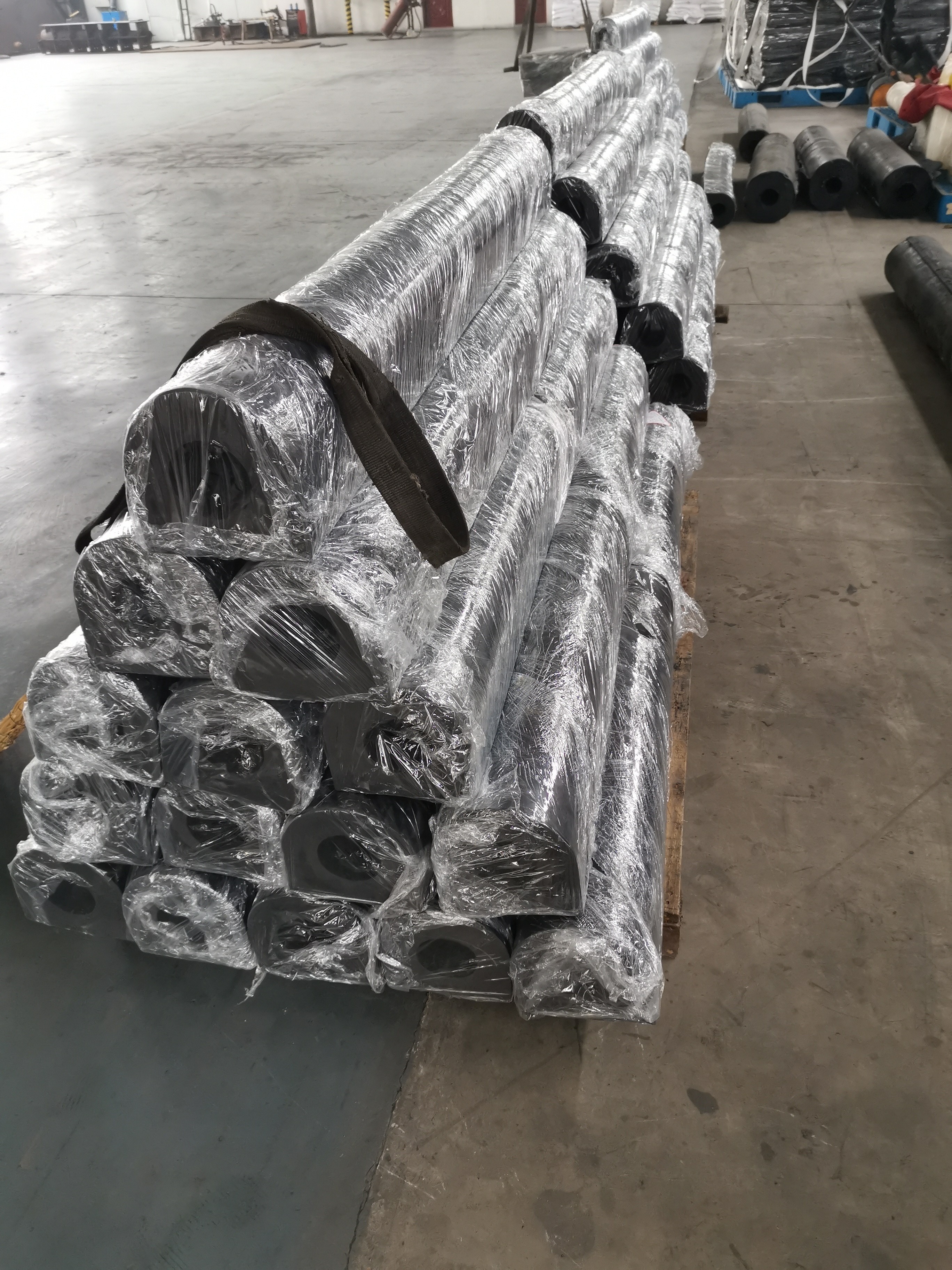 Customer's Ruquirement Black D Type Marine Boat Strip Rubber Fender in Customized Size
